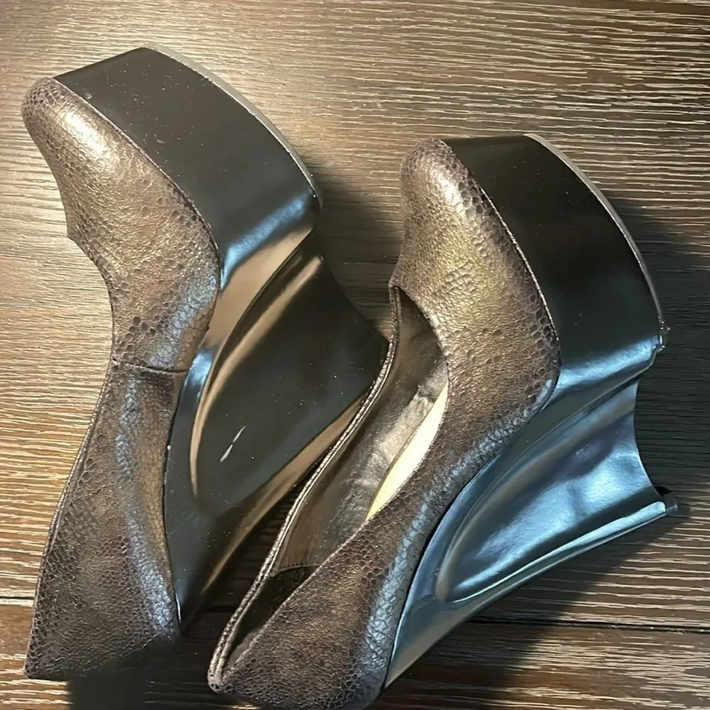 Halston  - Picture 4 of 7